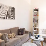 Nice Love Nest Well Located In Paris
