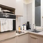 Nice Love Nest Well Located In Paris