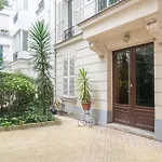 Nice Love Nest Well Located In Paris