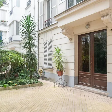 Nice Love Nest Well Located In Appartamento Parigi